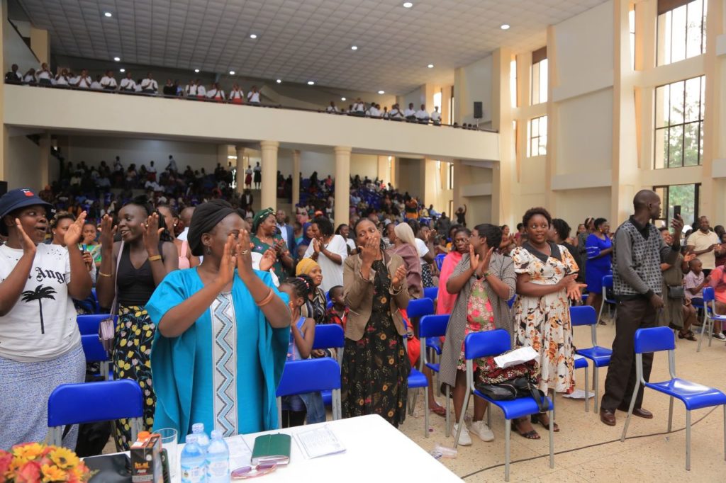 Parents applauding performance during MDD Festivals